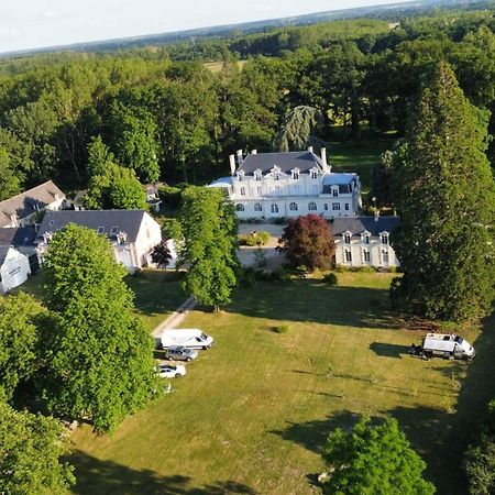 Emplacement Bucolique De Camping Dans Le Parc Du Chateau - Attention Tente Et Materiels Non Fournis Et Sans Possibilite De Faire Courir Une Rallonge Pour Se Raccorder A L'Electricite ブレン・シュル・アロンヌ エクステリア 写真